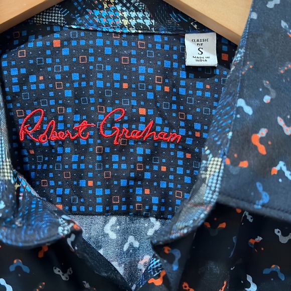 NWOT Robert Graham full sleeve shirt - Picture 3 of 9